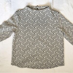 Ladies W5 Anthropology Ivory & Black Geometric Print Top with back zipper Sz Med